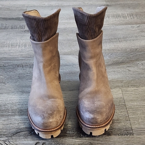 Patrizia Bonfanti Wedge Distressed Ankle Booties - Picture 2 of 13